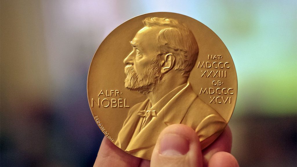 Рушді отримає Нобелівську премію з ймовірністю 9/2 — букмекери