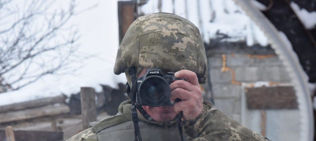 Журналісти закликають українську державу встановити правила висвітлення російських обстрілів