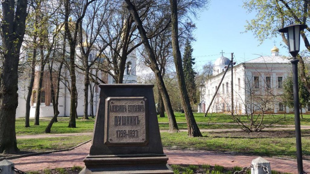 У Чернігові демонтували пам’ятник Пушкіну