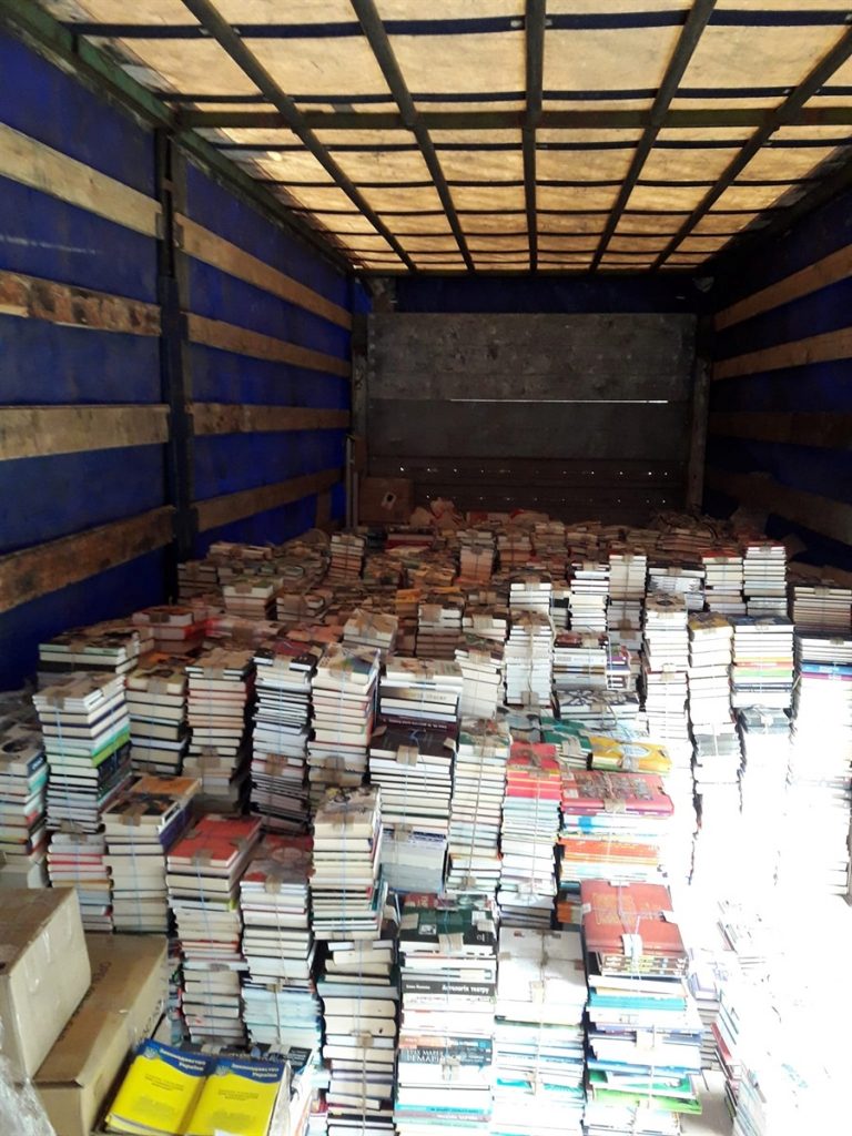 Понад 25 тисяч книжок евакуювали із книгарні «Є» у Слов’янську