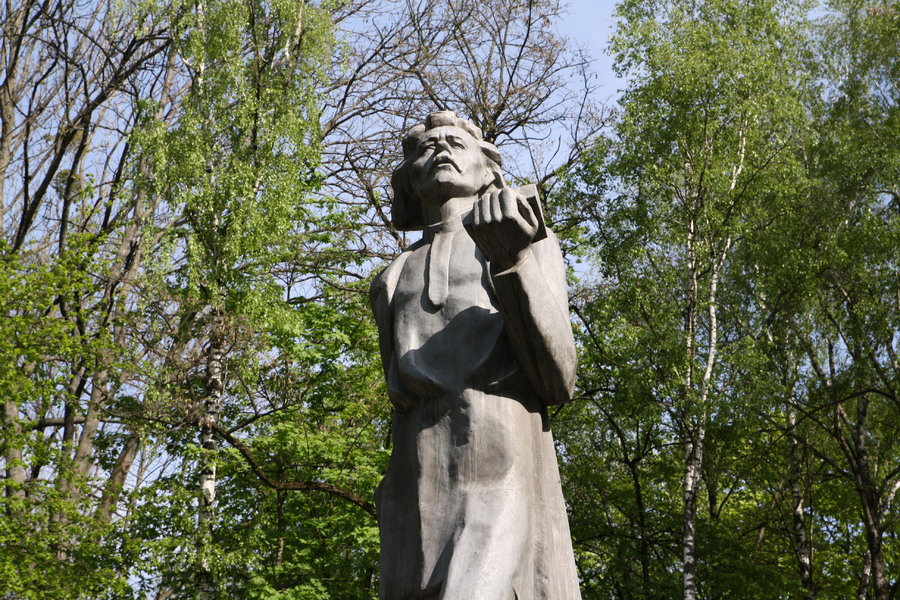На Полтавщині демонтували два пам’ятники Максіму Ґорькому