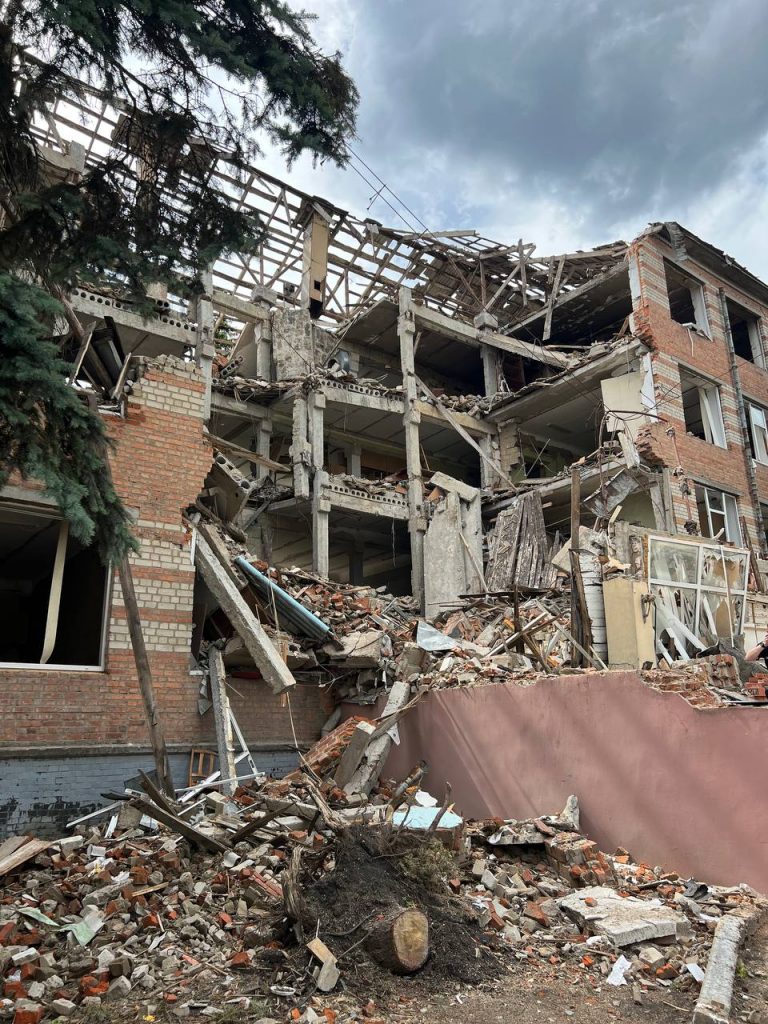 Лише на Харківщині окупанти знищили понад пів тисячі шкіл