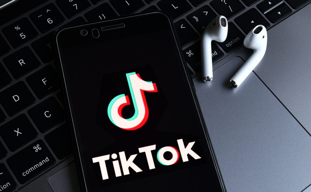TikTok просуває російський контент попри власну заборону