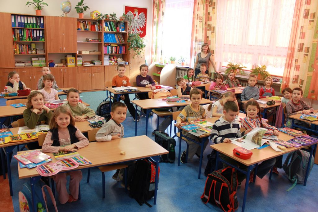 У Польщі навчається майже 200 тис. школярів з України