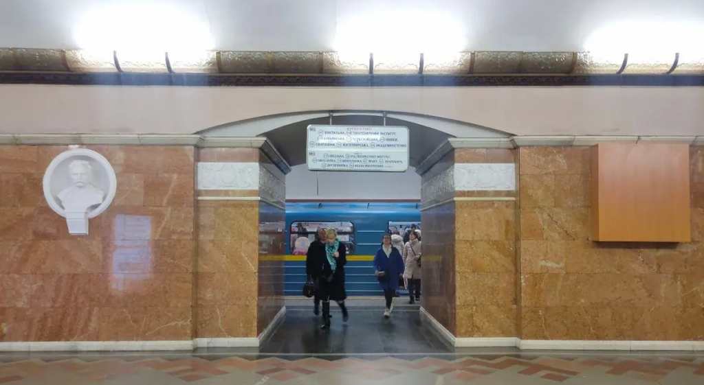 У Києві на станції метро «Університет» сховали Пушкіна і Горького