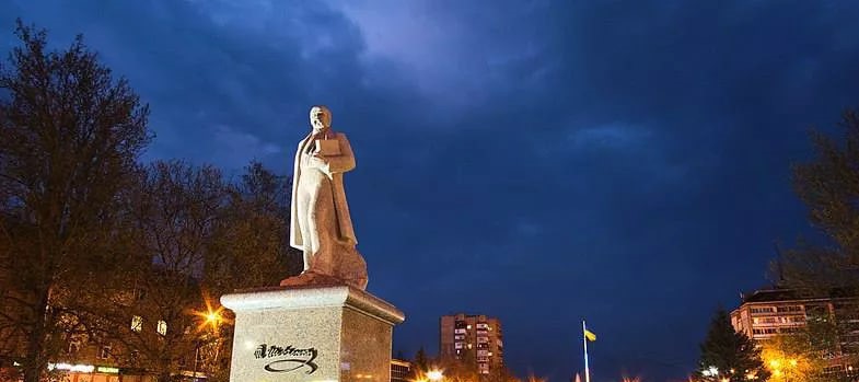 У Мелітополі російські загарбники демонтували пам’ятник Тарасу Шевченку