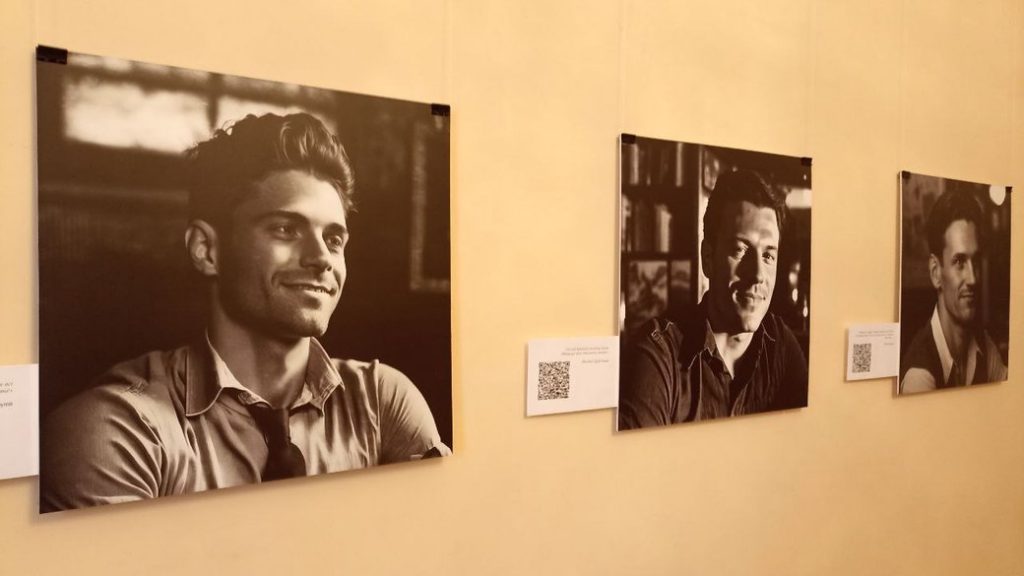 У Житомирі триває виставка «фотографій» українських письменників, згенерованих ШІ