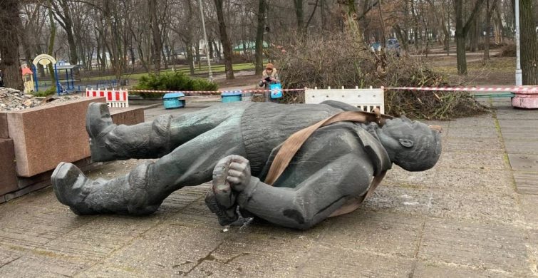 На Полтавщині демонтують пам’ятник Горькому