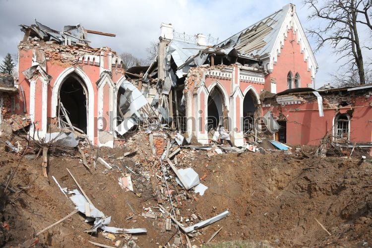 Через російську агресію в Україні постраждали вже 555 бібліотек