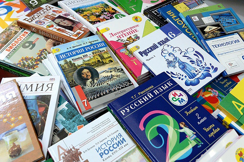 Окупанти завезли понад 750 тисяч пропагандистських книжок у школи Луганщини