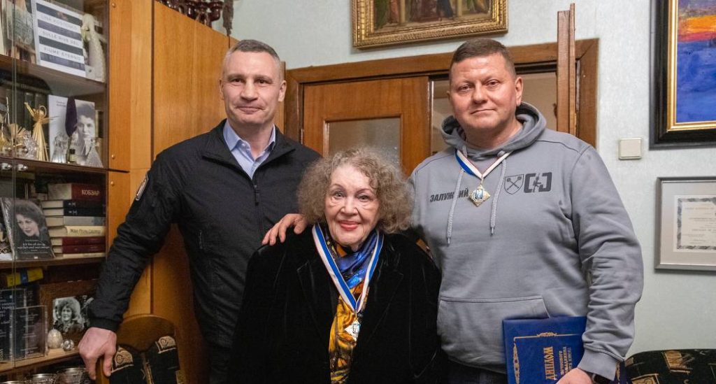 Ліна Костенко — тепер офіційно почесна громадянка Києва