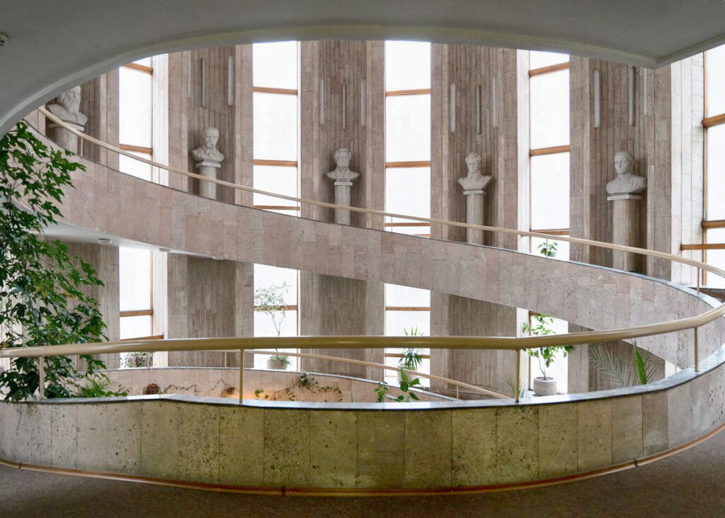 УБА: Закликаємо першочергово підвищити зарплати бібліотекарів