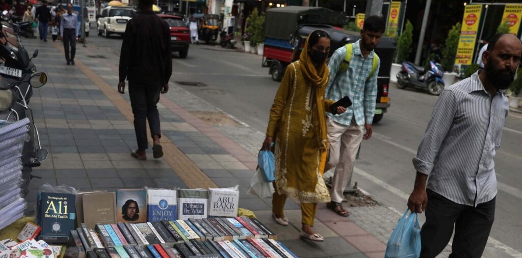 У підконтрольному Індії Кашмірі заборонили 25 книжок, серед яких твори Арундаті Рой