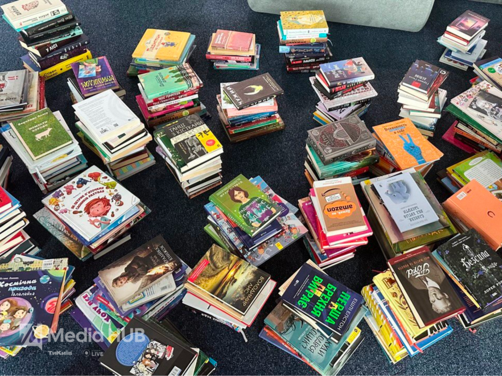 БУК зібрав понад 700 книжок для публічних бібліотек сіл і селищ