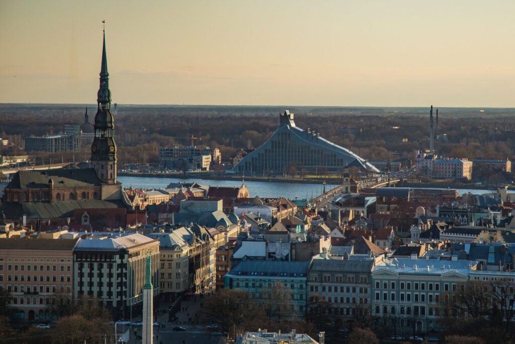 Латвія наказала понад 800 громадянам росії залишити країну через незнання мови