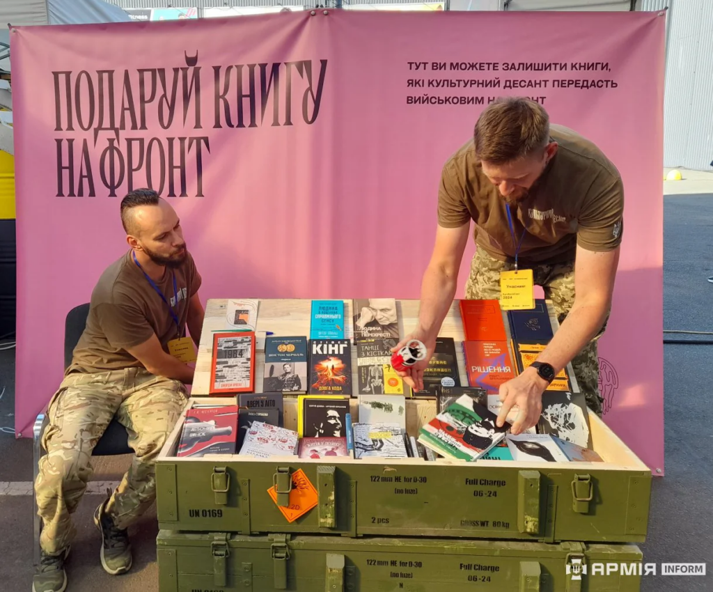 Як проєкт «Книга на фронт» передав 50 тисяч книжок для військових