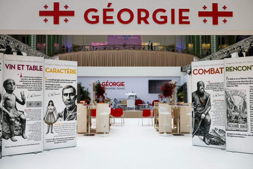 Картвельські дієвці культури засудили організаторів нацстенду у Парижі