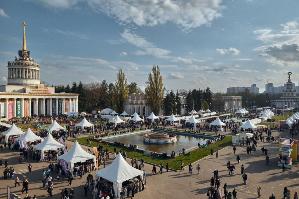 На «Книжковій країні» зібрали понад 1500 книжок для військових і ще 400 для сільських бібліотек