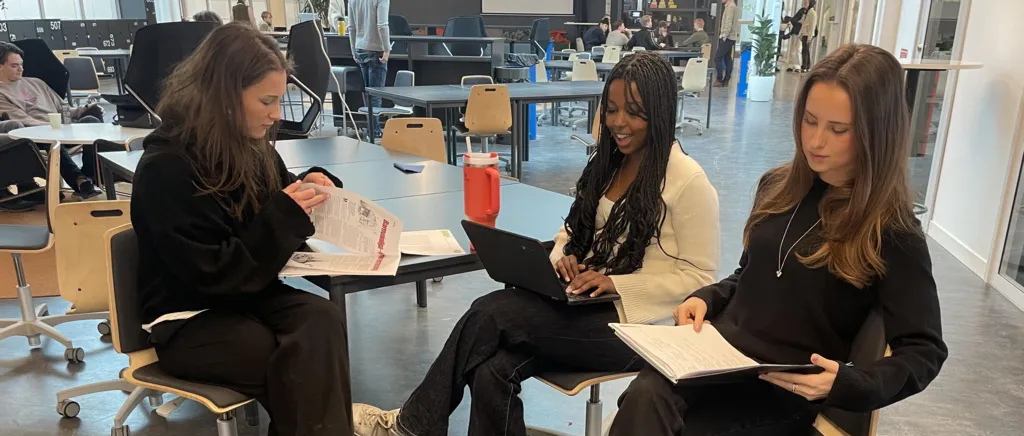 У Швеції школи повертаються від електронних до паперових підручників